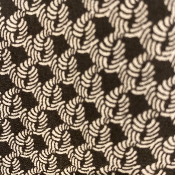 H & M V-Neck Sleeveless Dress - Picture 3 of 6